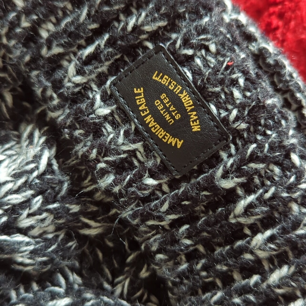 American Eagle Gray & White‎ Thick Knit Beanie - Picture 2 of 4